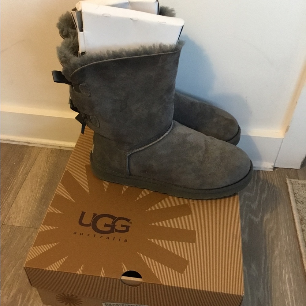 Ugg Gray Shoes with bow at the back Size 10 $150 - Picture 3 of 11